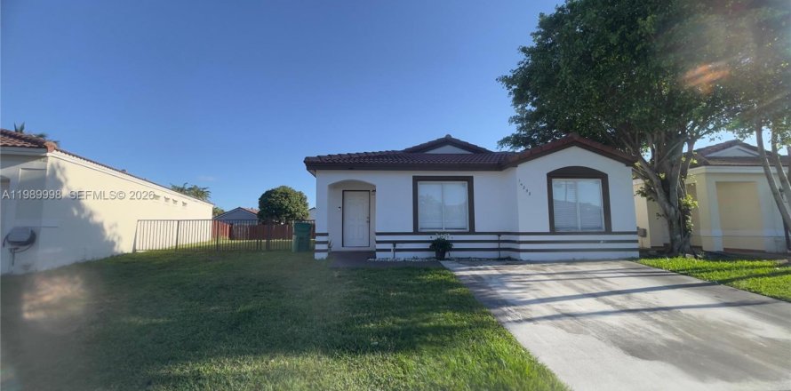 Дом в Майами, Флорида 3 спальни, 127.65м2 № 2052470