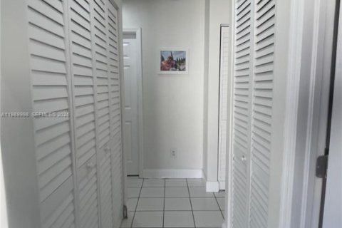 Купить виллу или дом в Майами, Флорида 3 спальни, 127.65м2, № 2052470 - фото 9