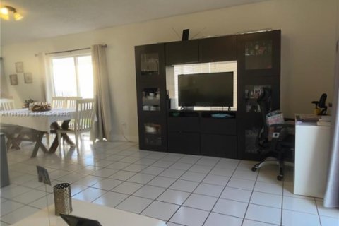 Купить виллу или дом в Майами, Флорида 3 спальни, 127.65м2, № 2052470 - фото 15