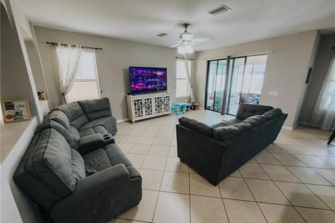 House in Valrico, Florida 5 bedrooms, 345.88 sq.m. № 2209552 - photo 12