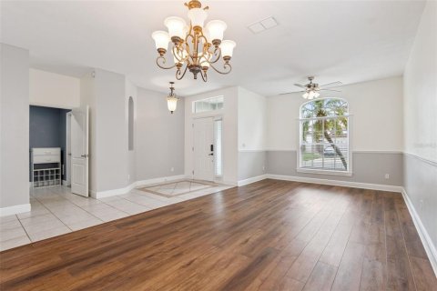 House in Orlando, Florida 4 bedrooms, 230.58 sq.m. № 2113718 - photo 5