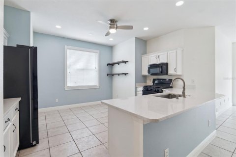 House in Orlando, Florida 4 bedrooms, 230.58 sq.m. № 2113718 - photo 13