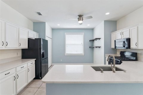 House in Orlando, Florida 4 bedrooms, 230.58 sq.m. № 2113718 - photo 12