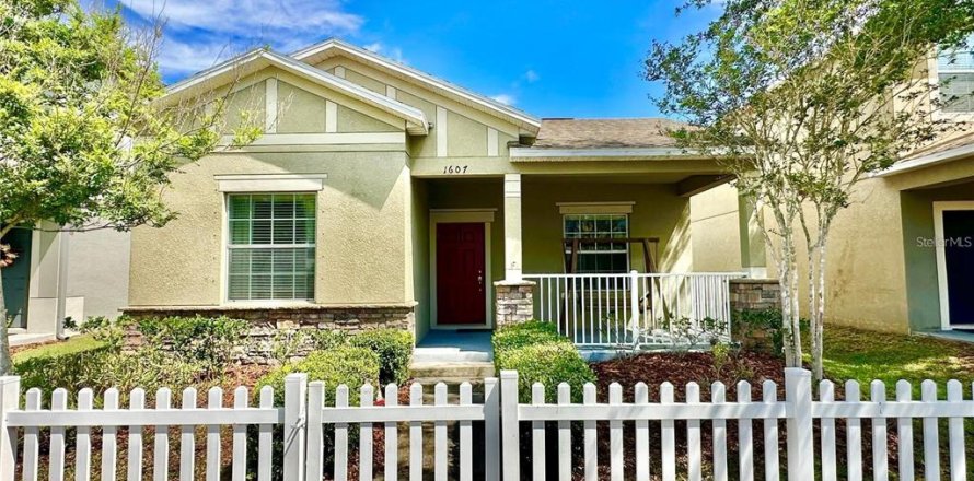 House in Brandon, Florida 3 bedrooms, 152.08 sq.m. № 2344736