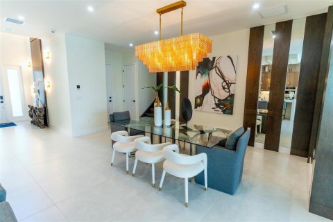 House in Palm Beach Gardens, Florida 5 bedrooms, 388.52 sq.m. № 2189614 - photo 10