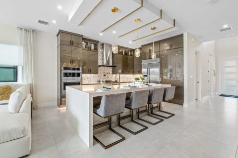 House in Palm Beach Gardens, Florida 5 bedrooms, 388.52 sq.m. № 2189614 - photo 4