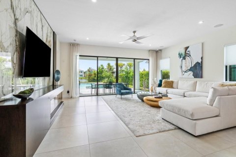 House in Palm Beach Gardens, Florida 5 bedrooms, 388.52 sq.m. № 2189614 - photo 8