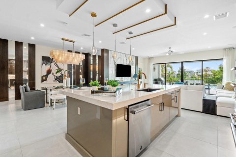 House in Palm Beach Gardens, Florida 5 bedrooms, 388.52 sq.m. № 2189614 - photo 5