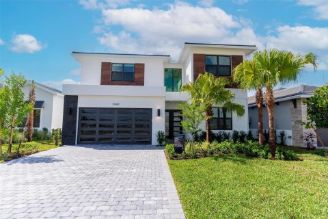 House in Palm Beach Gardens, Florida 5 bedrooms, 388.52 sq.m. № 2189614 - photo 2
