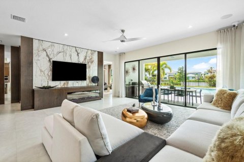 House in Palm Beach Gardens, Florida 5 bedrooms, 388.52 sq.m. № 2189614 - photo 7