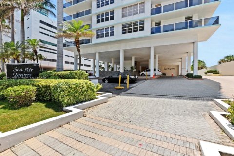 Copropriété à louer à Hollywood, Floride: 1 chambre, 78.69 m2 № 1831092 - photo 2