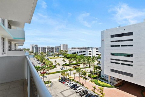 Copropriété à louer à Hollywood, Floride: 1 chambre, 78.69 m2 № 1831092 - photo 4