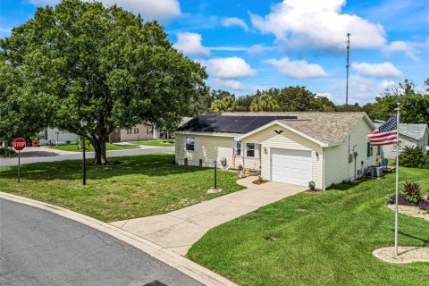 House in Lady Lake, Florida 2 bedrooms, 143.53 sq.m. № 2341617