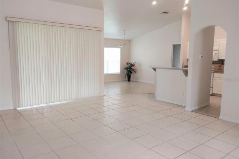 Villa ou maison à louer à North Port, Floride: 3 chambres, 139.82 m2 № 2151307 - photo 2