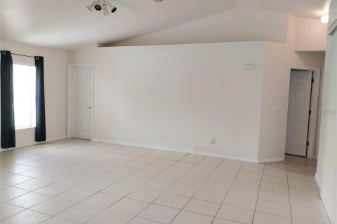 Villa ou maison à louer à North Port, Floride: 3 chambres, 139.82 m2 № 2151307 - photo 4