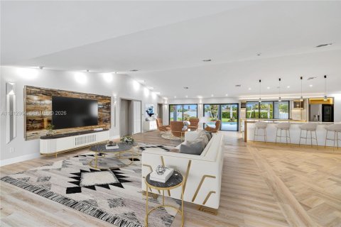 House in Miami, Florida 4 bedrooms, 318.19 sq.m. № 2265980 - photo 17