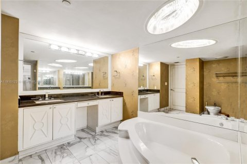 Copropriété à vendre à Miami, Floride: 2 chambres, 143.44 m2 № 1970834 - photo 9