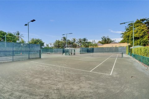 Copropriété à vendre à Miami, Floride: 2 chambres, 143.44 m2 № 1970834 - photo 19