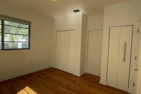 Снять в аренду кондоминиум в Майами-Бич, Флорида 2 спальни, 97.64м2, № 1995533 - фото 17