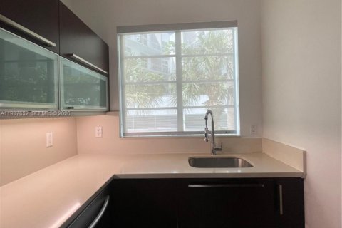 Снять в аренду кондоминиум в Майами-Бич, Флорида 2 спальни, 97.64м2, № 1995533 - фото 10