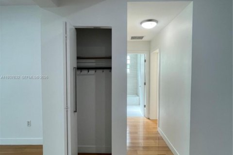 Снять в аренду кондоминиум в Майами-Бич, Флорида 2 спальни, 97.64м2, № 1995533 - фото 5