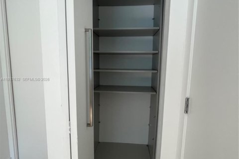 Снять в аренду кондоминиум в Майами-Бич, Флорида 2 спальни, 97.64м2, № 1995533 - фото 18