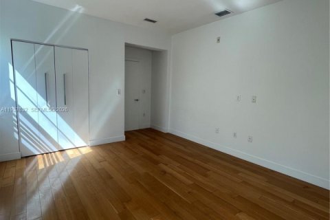 Снять в аренду кондоминиум в Майами-Бич, Флорида 2 спальни, 97.64м2, № 1995533 - фото 23