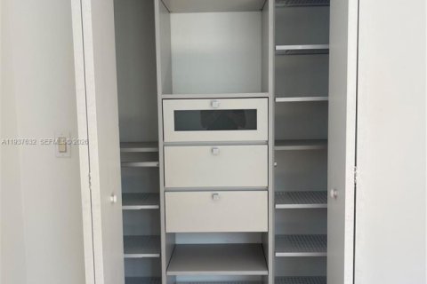 Снять в аренду кондоминиум в Майами-Бич, Флорида 2 спальни, 97.64м2, № 1995533 - фото 29