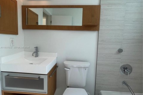 Снять в аренду кондоминиум в Майами-Бич, Флорида 2 спальни, 97.64м2, № 1995533 - фото 15