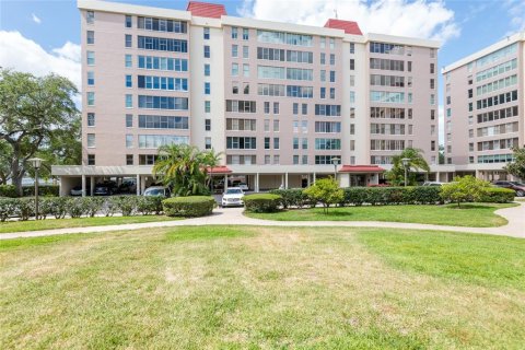 Condominio en Tampa, Florida, 2 dormitorios  № 2109687