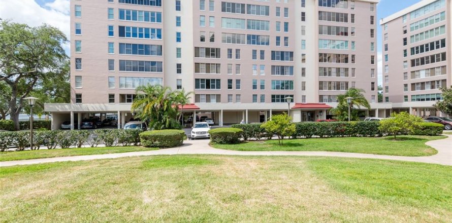 Condo in Tampa, Florida, 2 bedrooms № 2109687