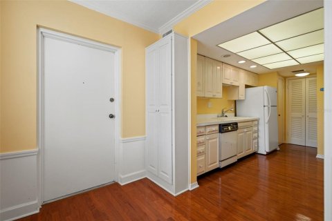 Condo in Tampa, Florida, 2 bedrooms № 2109687 - photo 13
