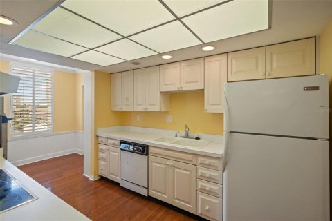 Condo in Tampa, Florida, 2 bedrooms № 2109687 - photo 11
