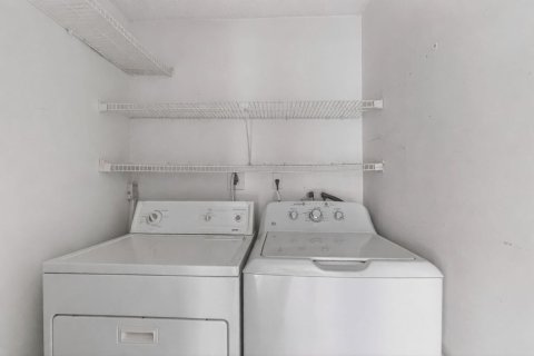 Copropriété à vendre à Tamarac, Floride: 2 chambres, 76.83 m2 № 2088136 - photo 18