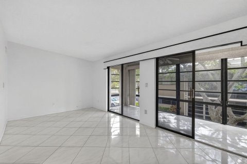 Copropriété à vendre à Tamarac, Floride: 2 chambres, 76.83 m2 № 2088136 - photo 11