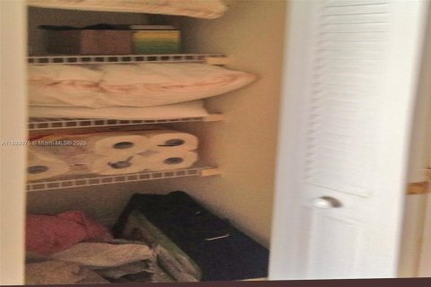 Appartement à louer à Hallandale Beach, Floride: 2 chambres, 99.87 m2 № 1952901 - photo 8