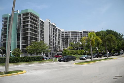 Appartement à louer à Hallandale Beach, Floride: 2 chambres, 99.87 m2 № 1952901 - photo 13