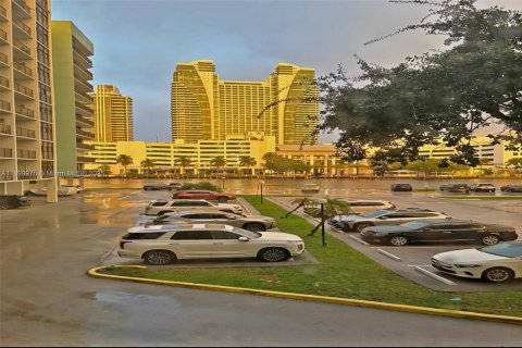 Appartement à louer à Hallandale Beach, Floride: 2 chambres, 99.87 m2 № 1952901 - photo 15