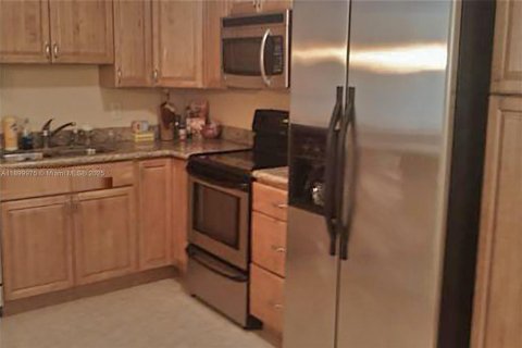 Appartement à louer à Hallandale Beach, Floride: 2 chambres, 99.87 m2 № 1952901 - photo 6