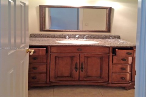 Appartement à louer à Hallandale Beach, Floride: 2 chambres, 99.87 m2 № 1952901 - photo 9