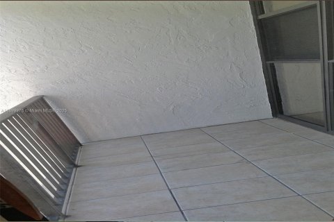 Appartement à louer à Hallandale Beach, Floride: 2 chambres, 99.87 m2 № 1952901 - photo 12