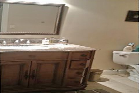 Appartement à louer à Hallandale Beach, Floride: 2 chambres, 99.87 m2 № 1952901 - photo 4