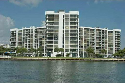 Appartement à louer à Hallandale Beach, Floride: 2 chambres, 99.87 m2 № 1952901 - photo 1