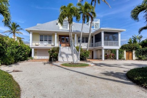 House in Boca Grande, Florida 3 bedrooms, 325.72 sq.m. № 1901090 - photo 9