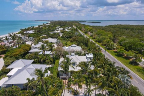 House in Boca Grande, Florida 3 bedrooms, 325.72 sq.m. № 1901090 - photo 7