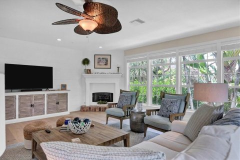 House in Boca Grande, Florida 3 bedrooms, 325.72 sq.m. № 1901090 - photo 23