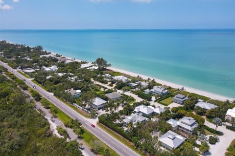 House in Boca Grande, Florida 3 bedrooms, 325.72 sq.m. № 1901090 - photo 6