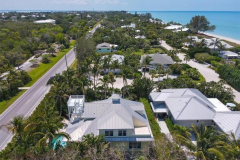 House in Boca Grande, Florida 3 bedrooms, 325.72 sq.m. № 1901090 - photo 2