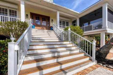 House in Boca Grande, Florida 3 bedrooms, 325.72 sq.m. № 1901090 - photo 13