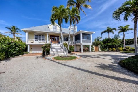 House in Boca Grande, Florida 3 bedrooms, 325.72 sq.m. № 1901090 - photo 8